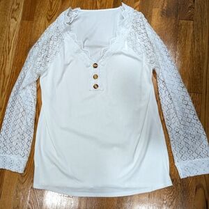 Women's dress top, white w/ lace sleeves. Size XXL. NWOT